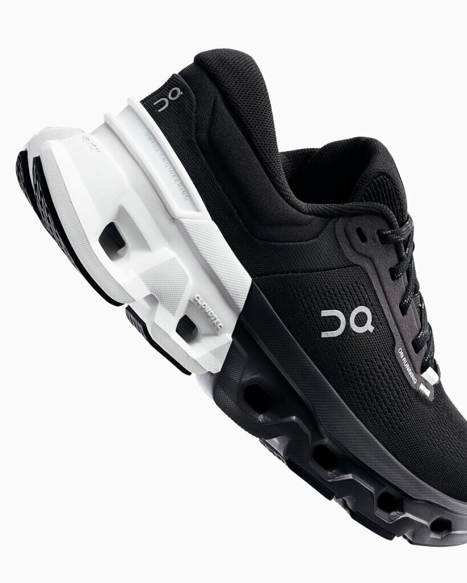 Dámská běžecká obuv On  Cloudflyer 5 Black/White  EUR 38,5 - main (2)