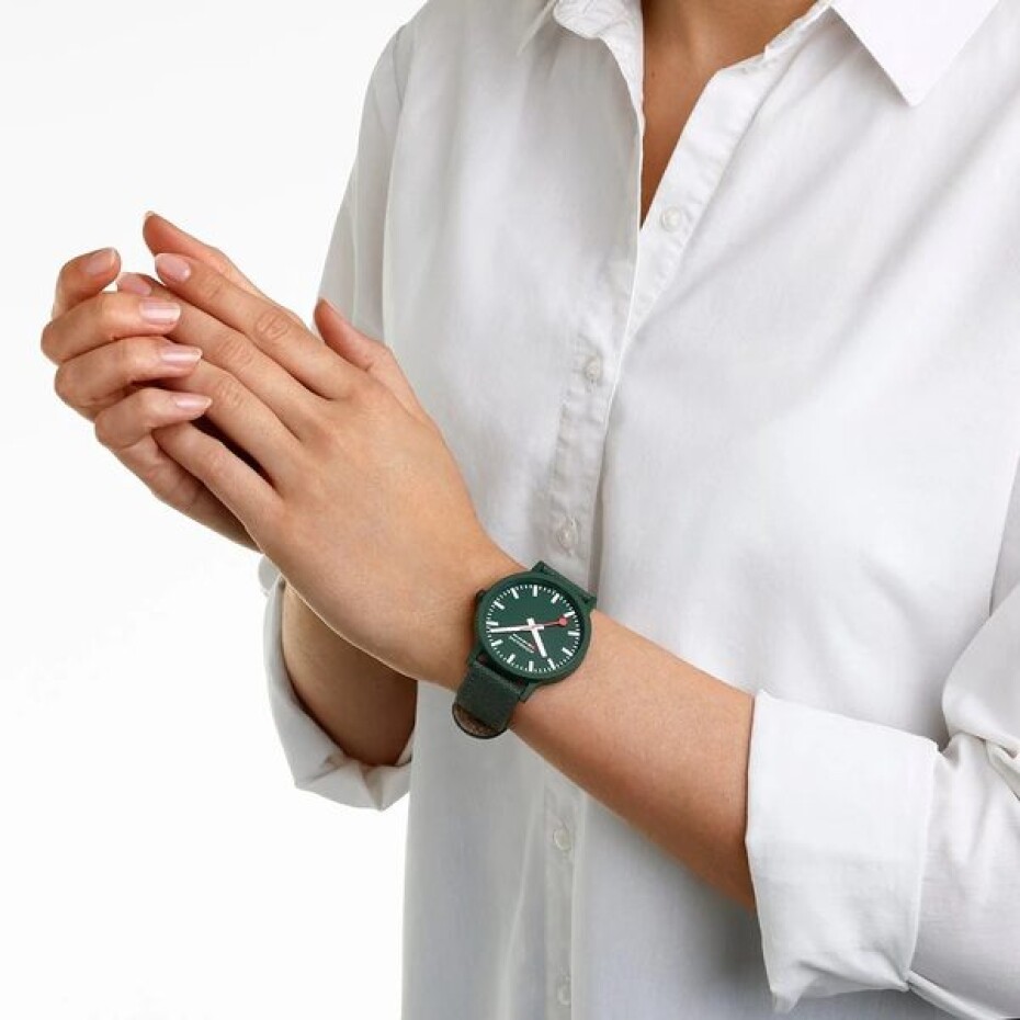 Mondaine Essence MS1.41160.LF - main (6)
