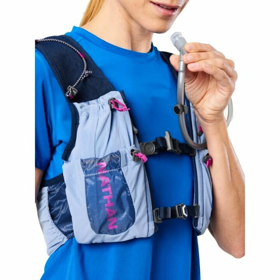 Dámská běžecká vesta Nathan  Vapor Airess 3.0 7 l Periwinkle/Magenta - main (5)