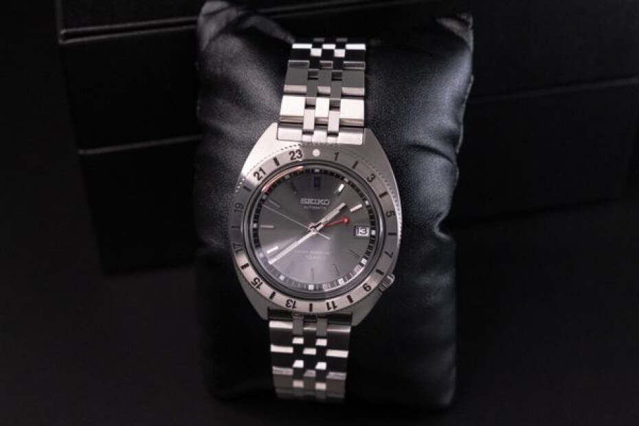 Seiko Prospex SPB411J1 Navigator Timer GMT Limited Edition - main (4)