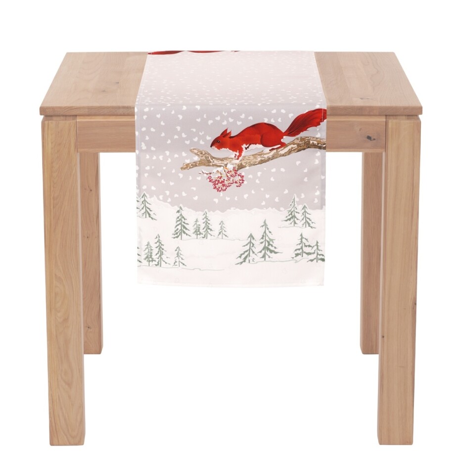 Běhoun s vánočním motivem, zasněžená krajina s veverkou, 40x150 cm,100 % polyester. - main (1)