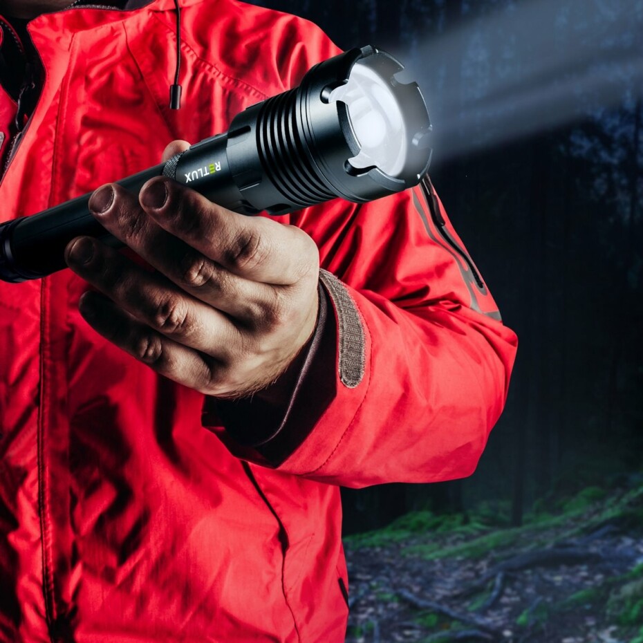 Retlux RLP 401 Taktická ruční nabíjecí LED svítilna, dosvit 800 m, výdrž 15 h - main (3)