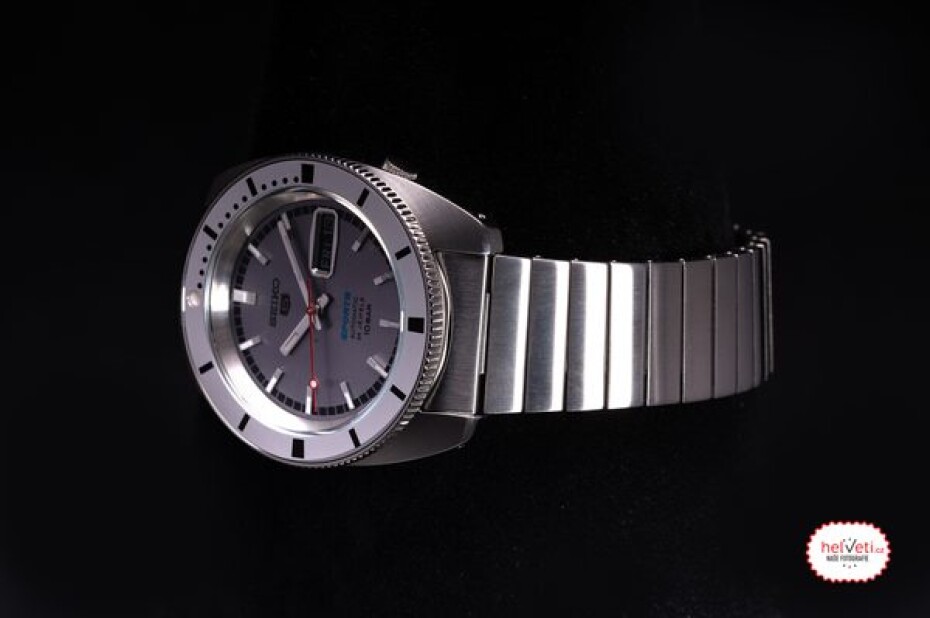 Seiko 5 Sports SRPL03K1 Heritage Design Re-creation Limited Edition - main (3)