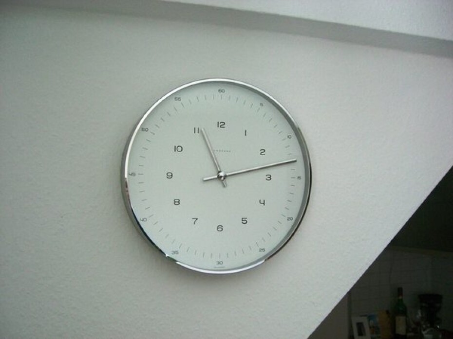 Junghans Max Bill Wanduhr RC 22 cm 374/7003.00 - main (4)