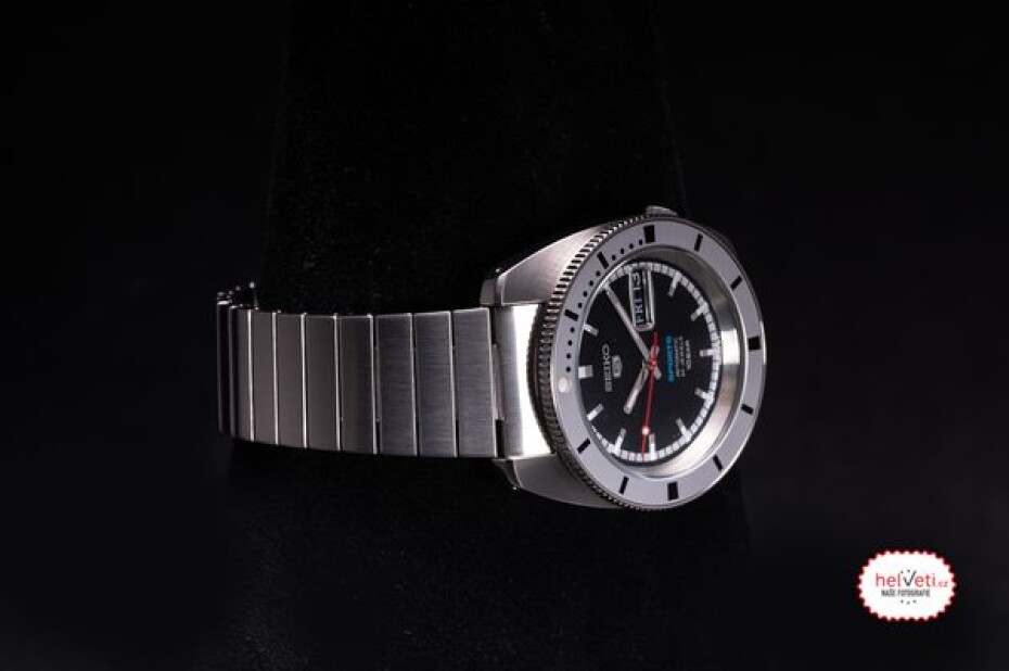 Seiko 5 Sports SRPL05K1 Heritage Design Re-creation Limited Edition - main (15)