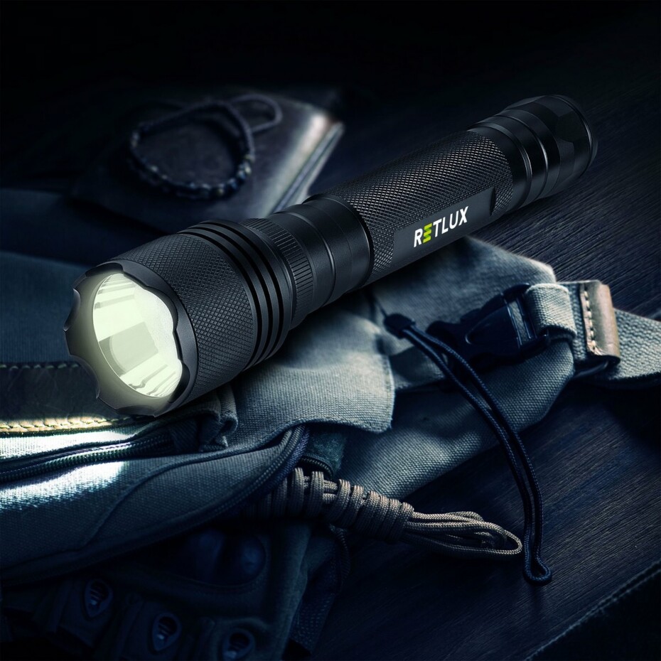 Retlux RPL 114 Ruční LED svítilna na D baterie, dosvit 100 m, výdrž 168 h - main (1)
