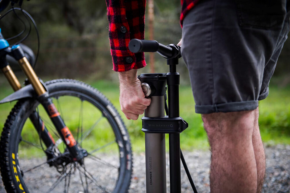 Dílenská pumpa Blackburn  Chamber Tubeless Floor Pump - main (9)