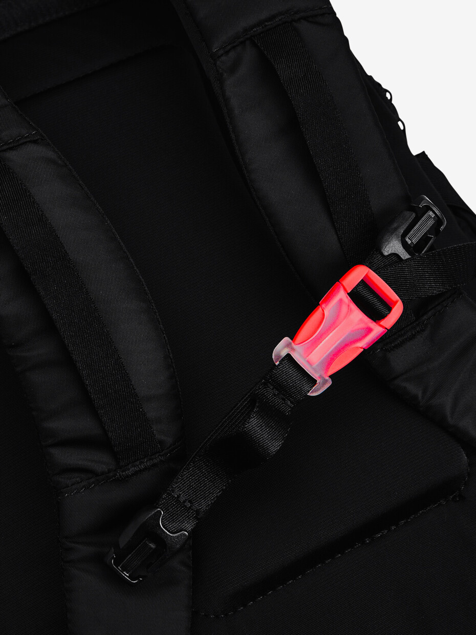 Under Armour Essentials black 17 l - main (2)