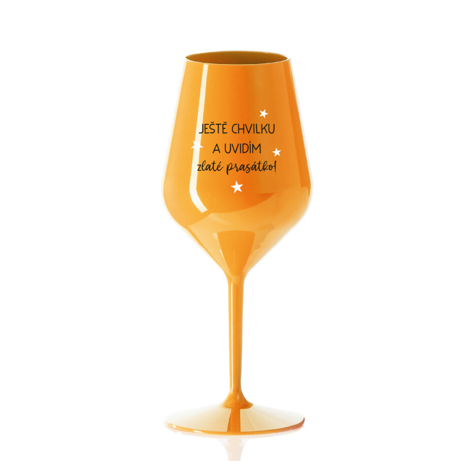 JEŠTĚ CHVILKU A UVIDÍM ZLATÉ PRASÁTKO - oranžová nerozbitná sklenice na víno 470 ml - main (0)