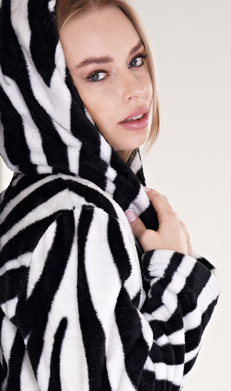 Dámský župan krátký s kapucí Zebra černá M - main (4)