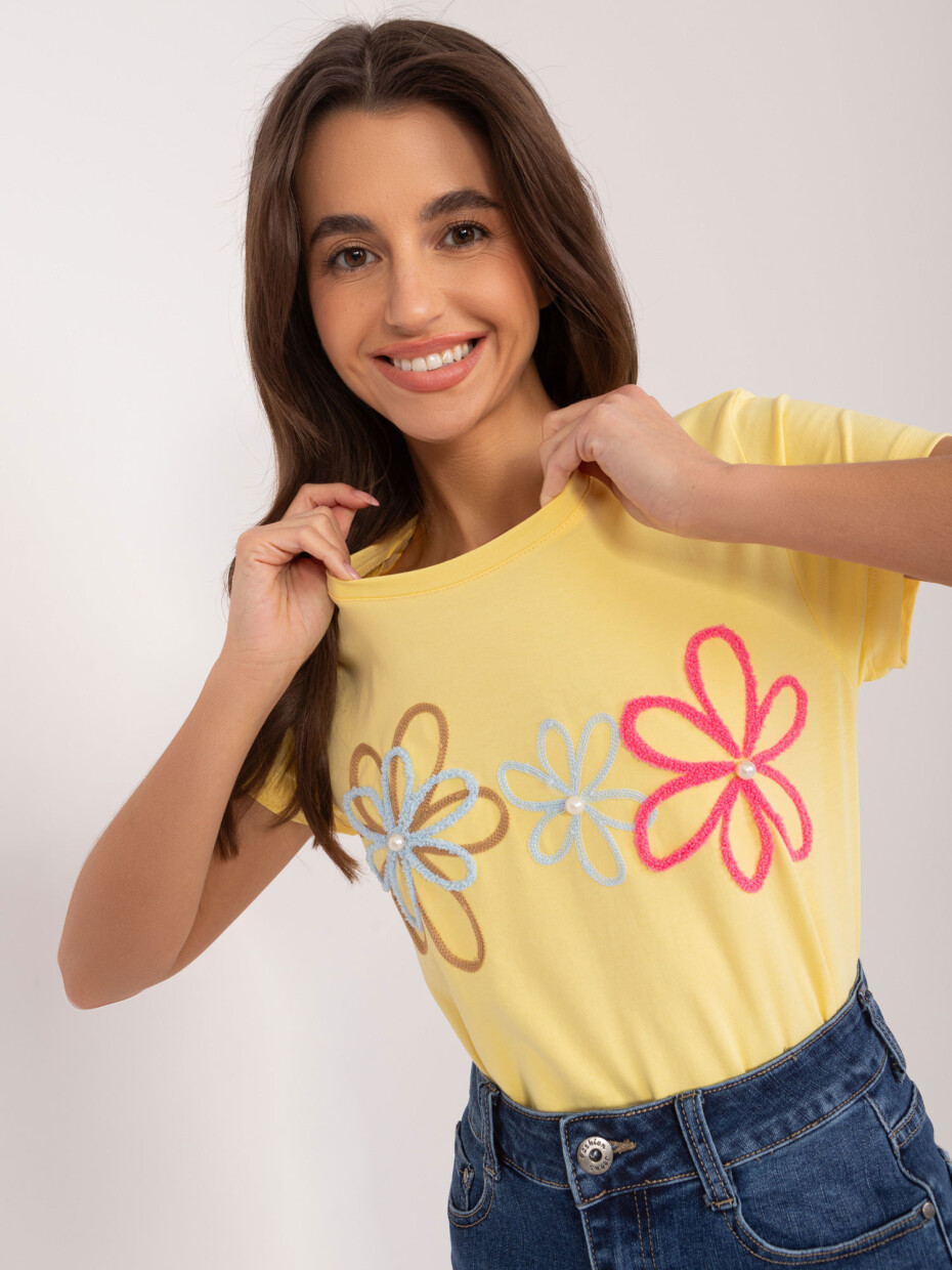 Žluté tričko s květinovou aplikací BASIC FEEL GOOD Velikost: S/M - main (2)